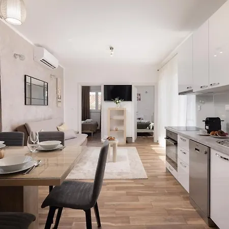 Sissi - 2 Bedroom With Access 아파트 *
