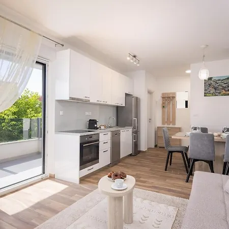 아파트 Sissi - 2 Bedroom With Access *