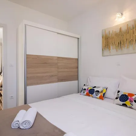 Sissi - 2 Bedroom With Access * 로고즈니차