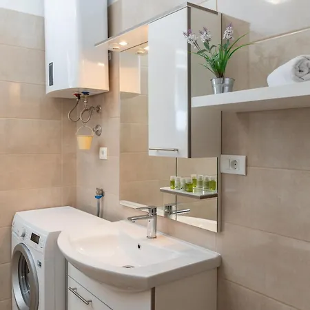아파트 Sissi - 2 Bedroom With Access *