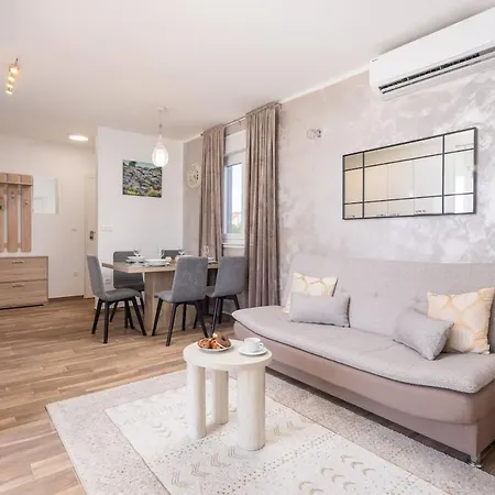 Sissi - 2 Bedroom With Access *