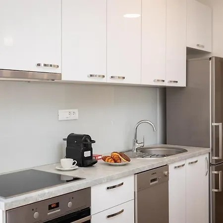 Sissi - 2 Bedroom With Access 아파트 로고즈니차