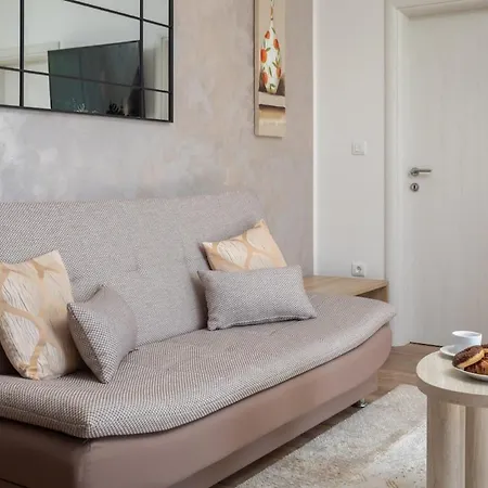 Sissi - 2 Bedroom With Access * 로고즈니차